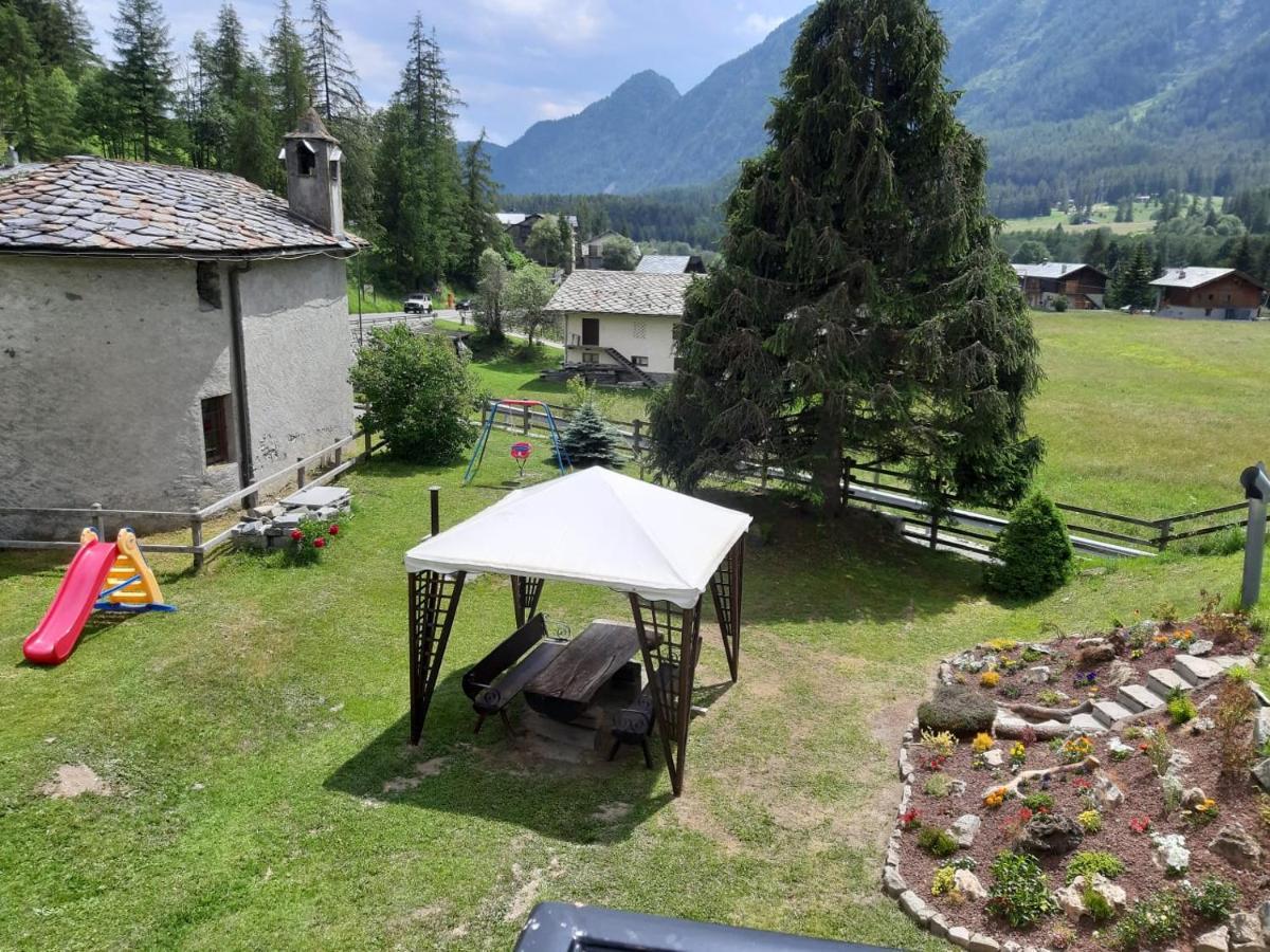The Snow - Appartamento Panoramico Con Balcone Champoluc Bagian luar foto